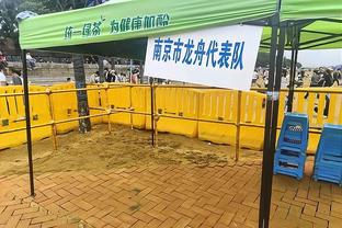 谢鹏飞本场数据：1进球2助攻，26次丢失球权，评分8.8全场最高